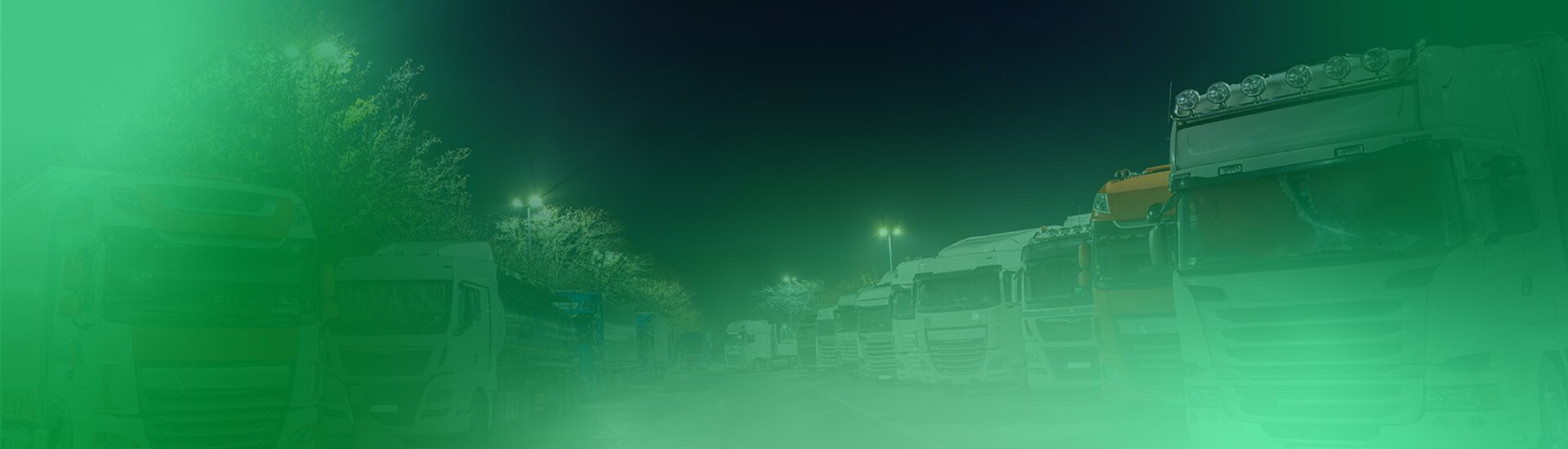 Alltag auf deutschen Autobahnparkplätzen , zuwenig Plätze für die LKW , welche somit teilweise auf PKW Parkflächen stehen müssen